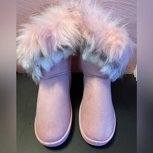 Brand new fun, fur topped faux UGGs never worn super cute - Picture 3 of 3